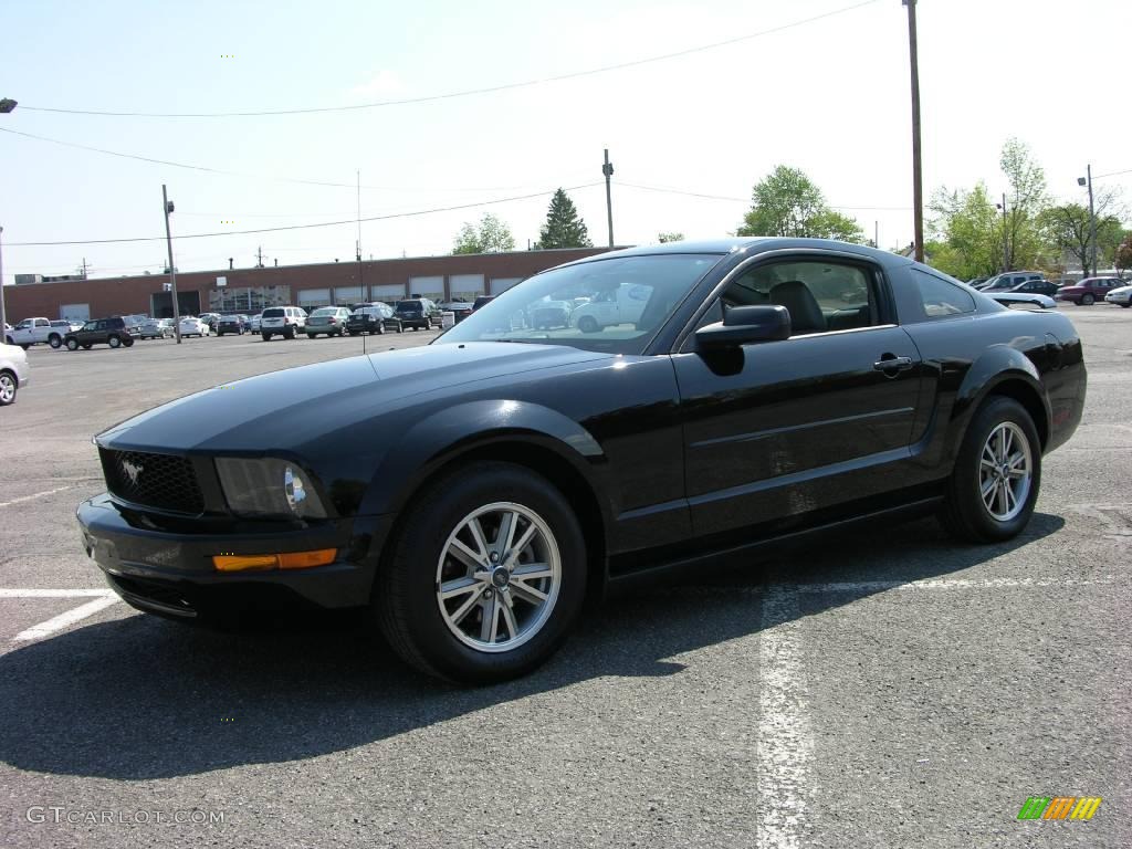 2005 Mustang V6 Premium Coupe - Black / Light Graphite photo #1
