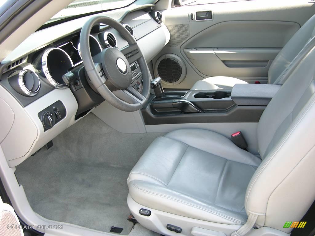 2005 Mustang V6 Premium Coupe - Black / Light Graphite photo #11