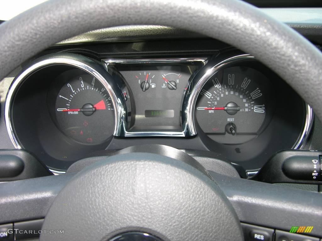 2005 Mustang V6 Premium Coupe - Black / Light Graphite photo #15