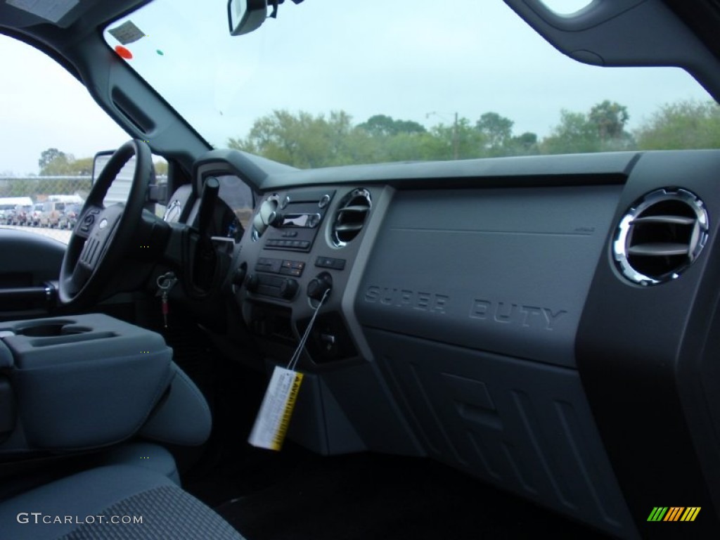 2014 F350 Super Duty XLT Crew Cab 4x4 - Ingot Silver Metallic / Steel photo #20