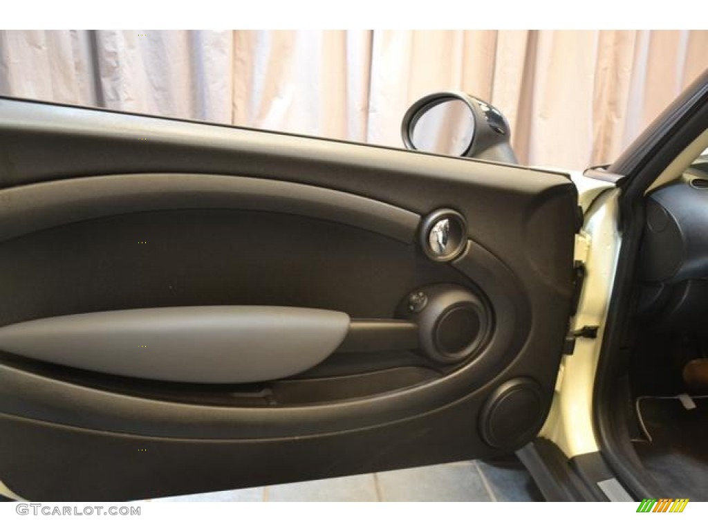 2011 Cooper Clubman - Pepper White / Carbon Black photo #20