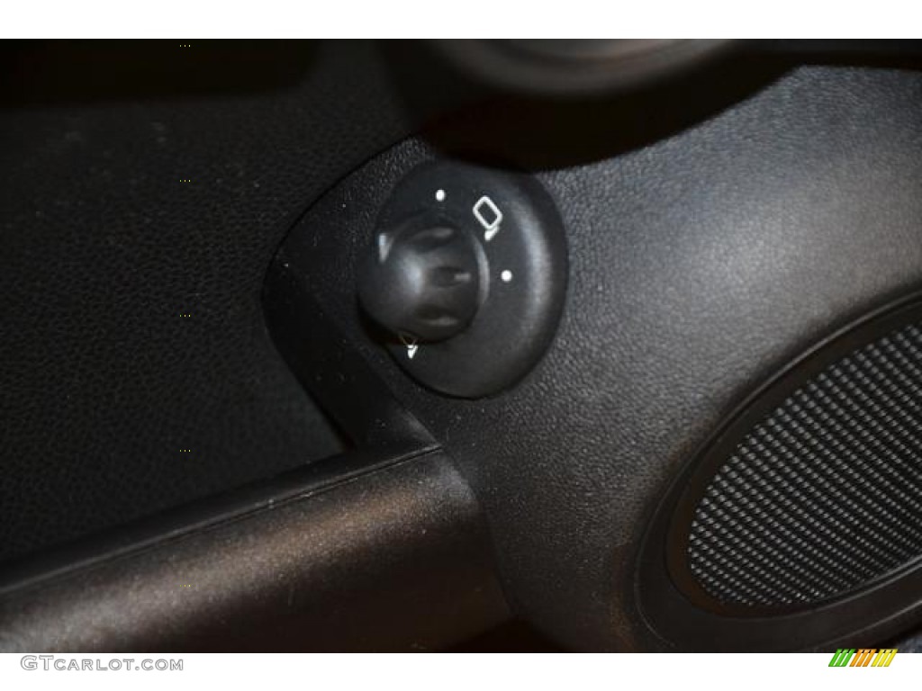 2011 Cooper Clubman - Pepper White / Carbon Black photo #21