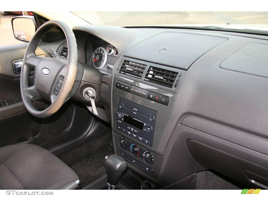 2007 Fusion SE V6 AWD - Oxford White / Charcoal Black photo #12