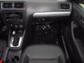 Black - Jetta SE Sedan Photo No. 14