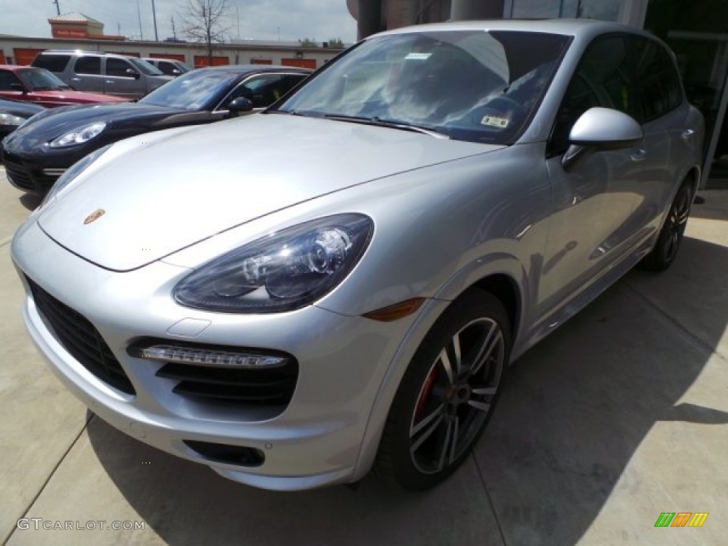Classic Silver Metallic 2014 Porsche Cayenne GTS Exterior Photo #92182120