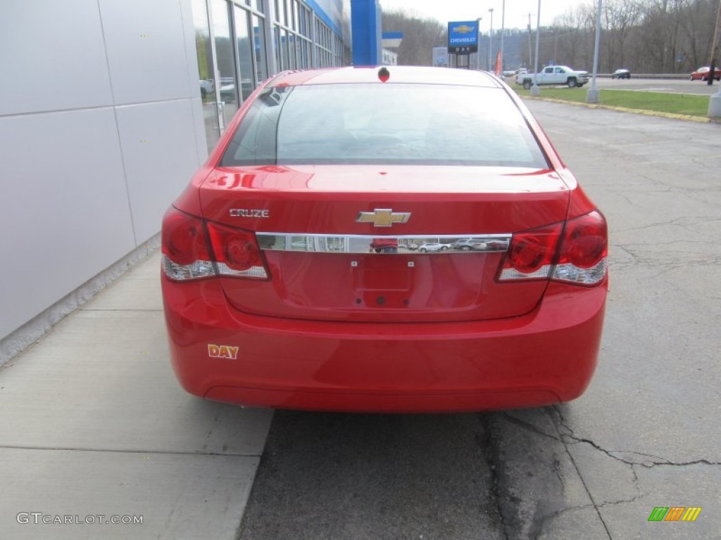 2014 Cruze LS - Red Hot / Jet Black/Medium Titanium photo #5