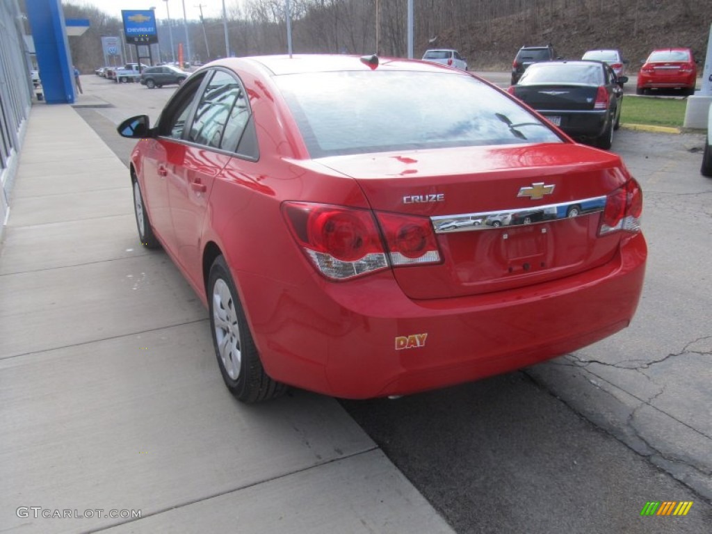 2014 Cruze LS - Red Hot / Jet Black/Medium Titanium photo #6