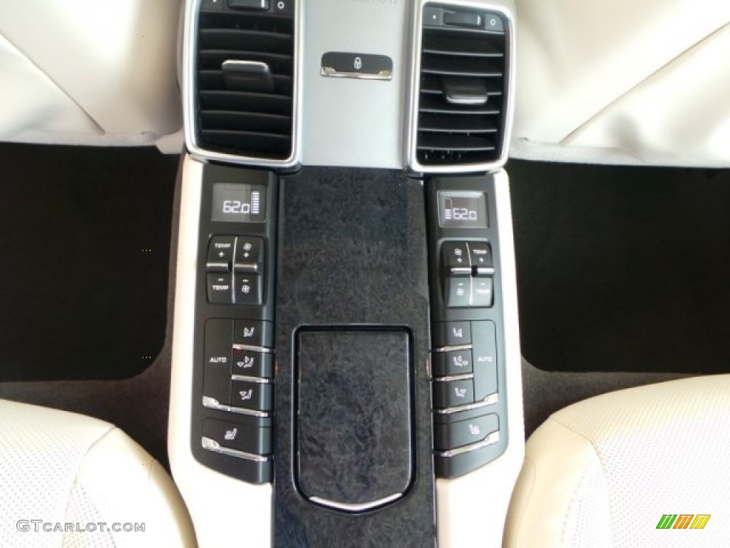 2014 Porsche Panamera 4S Controls Photos