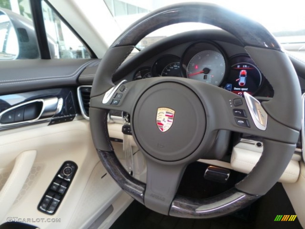 2014 Porsche Panamera 4S Steering Wheel Photos