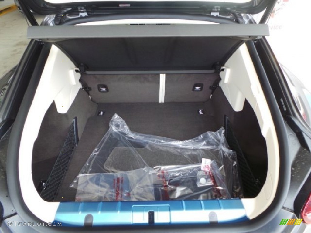 2014 Porsche Panamera 4S Trunk Photos