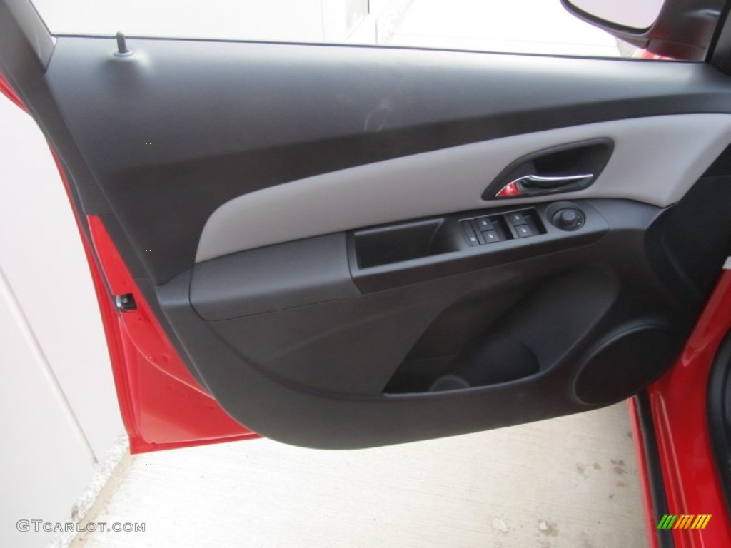 2014 Cruze LS - Red Hot / Jet Black/Medium Titanium photo #10