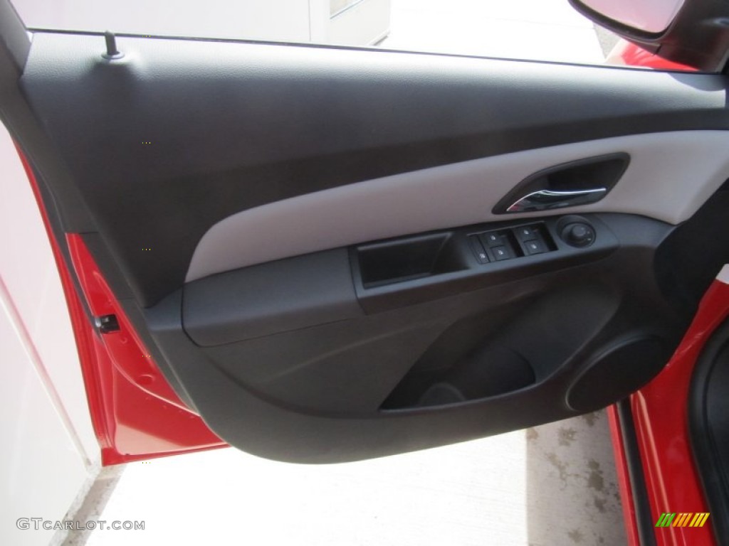 2014 Cruze LS - Red Hot / Jet Black/Medium Titanium photo #10