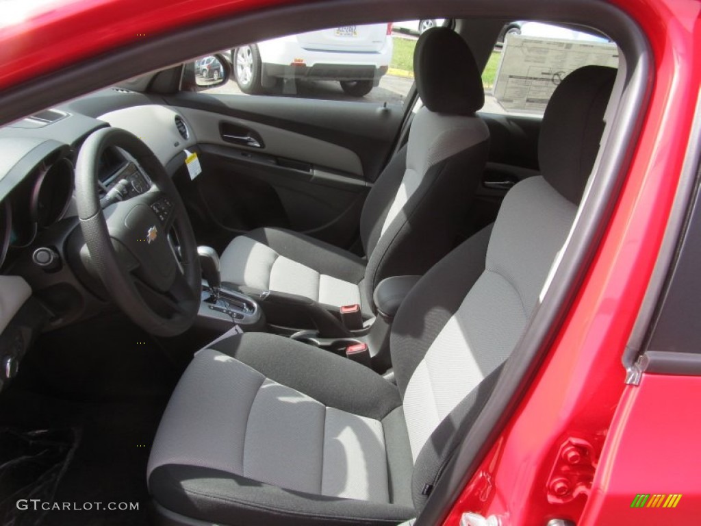 2014 Cruze LS - Red Hot / Jet Black/Medium Titanium photo #11
