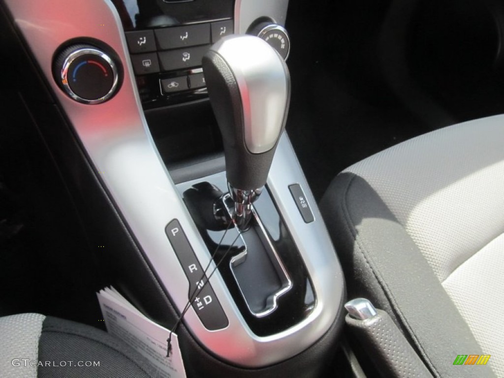 2014 Cruze LS - Red Hot / Jet Black/Medium Titanium photo #15