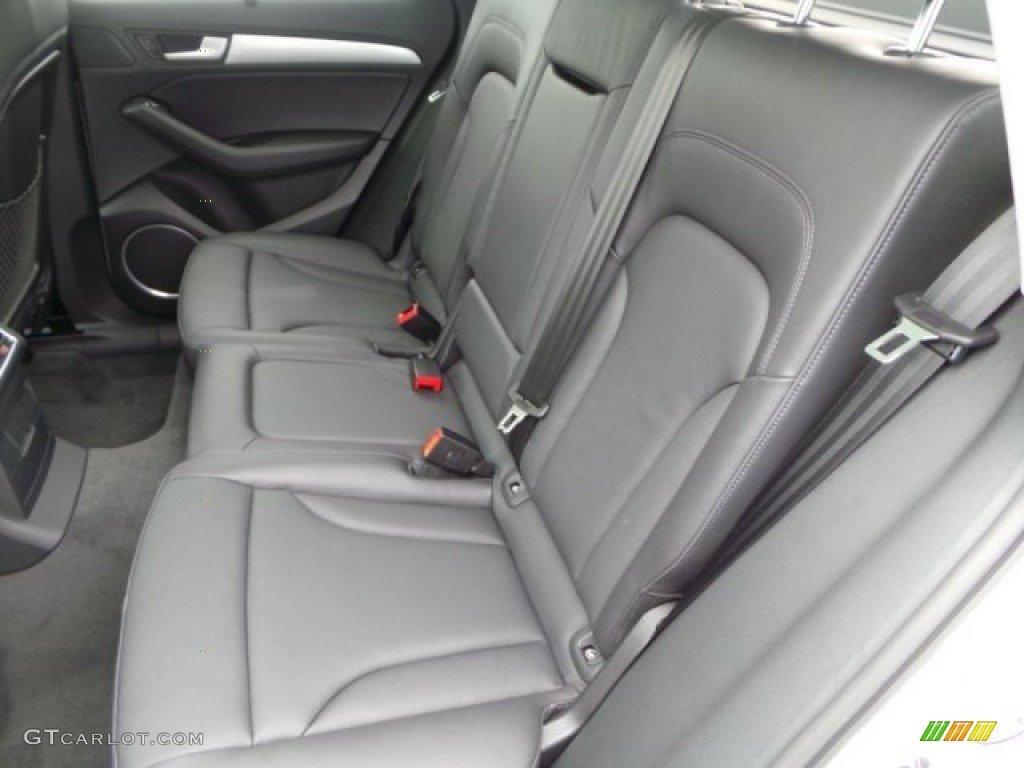2014 Audi Q5 2.0 TFSI quattro Hybrid Rear Seat Photo #92186308