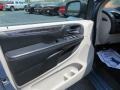 Sapphire Crystal Metallic - Town & Country Touring - L Photo No. 11