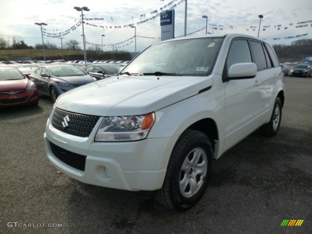2010 Grand Vitara Premium 4x4 - White Water Pearl / Beige photo #3