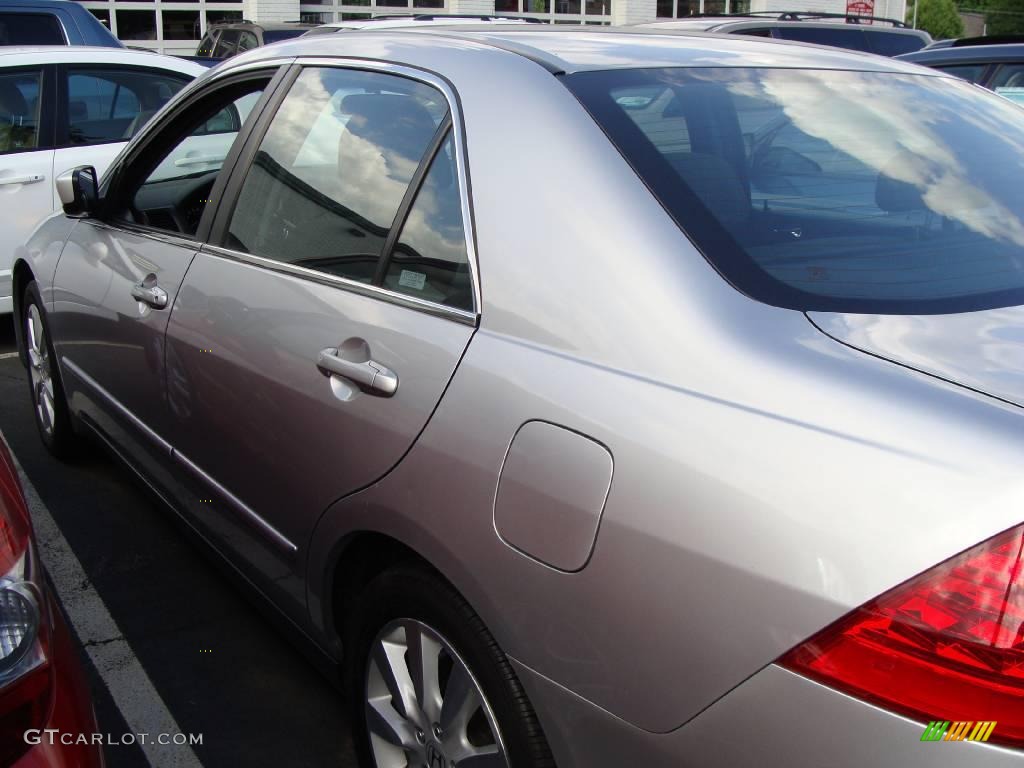 2007 Accord SE V6 Sedan - Alabaster Silver Metallic / Black photo #5