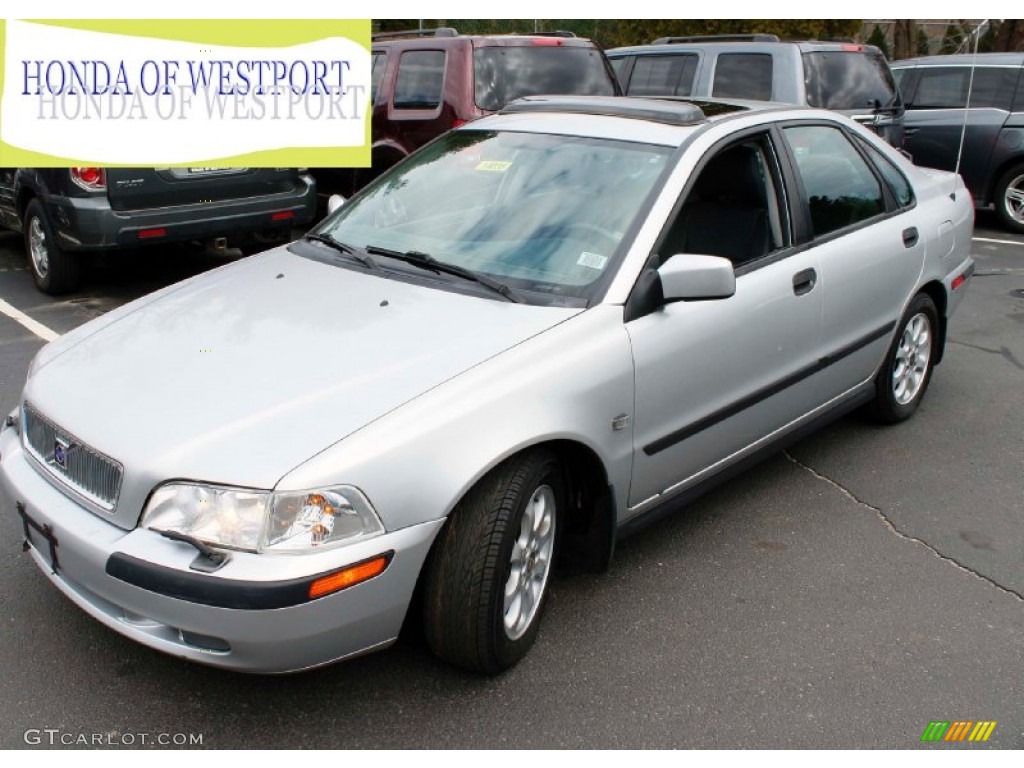 2002 S40 1.9T - Silver Metallic / Graphite photo #1