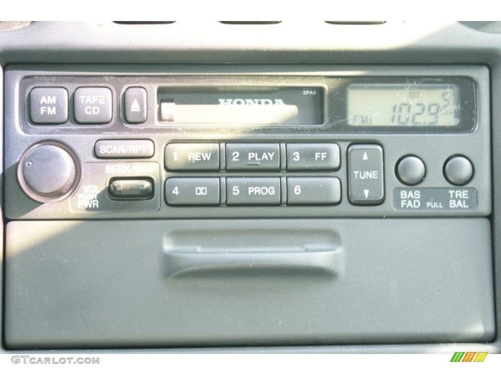 1998 Honda Accord LX Sedan Audio System Photo #92215624