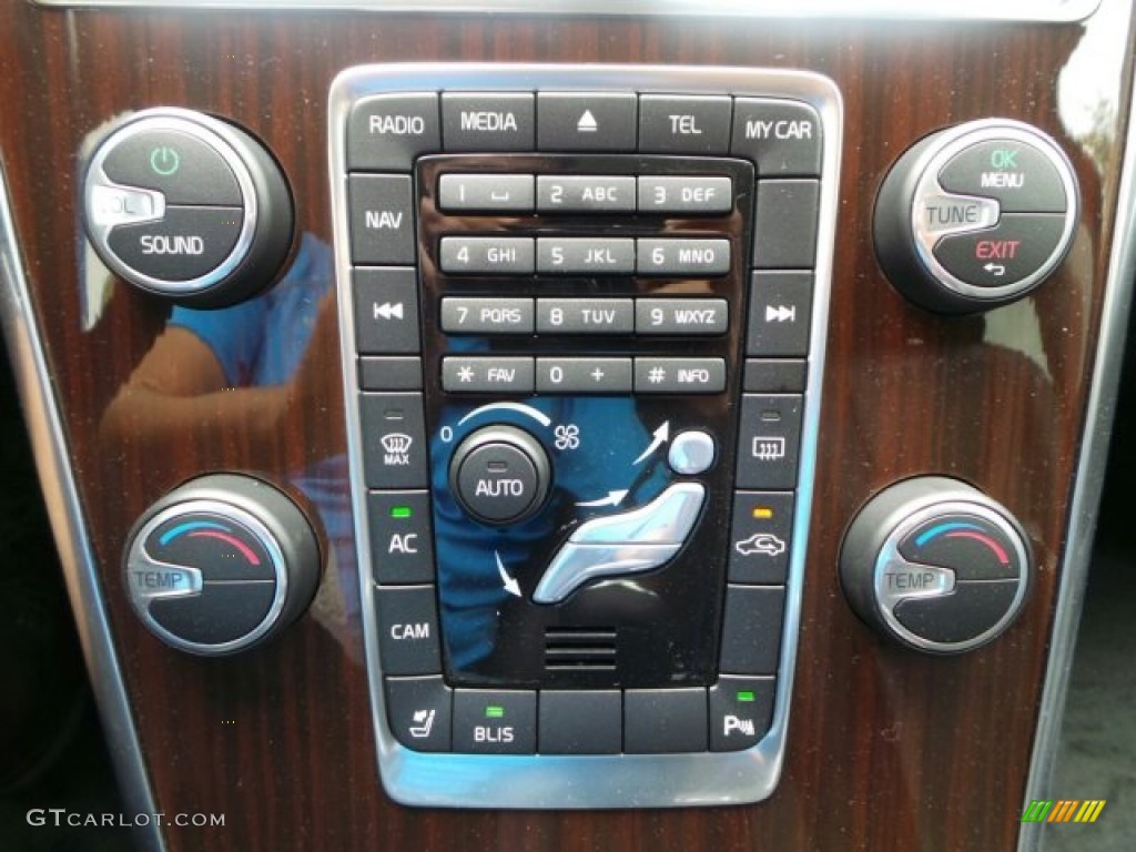 2015 Volvo XC60 T6 AWD Controls Photo #92219143