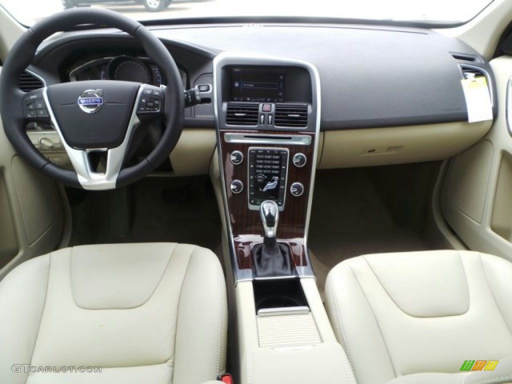 2015 Volvo XC60 T6 AWD Dashboard Photos