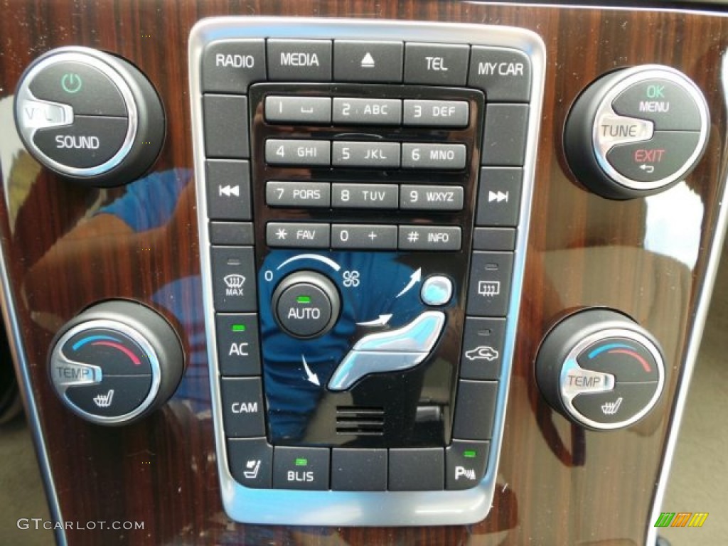 2015 Volvo V60 T5 AWD Controls Photos