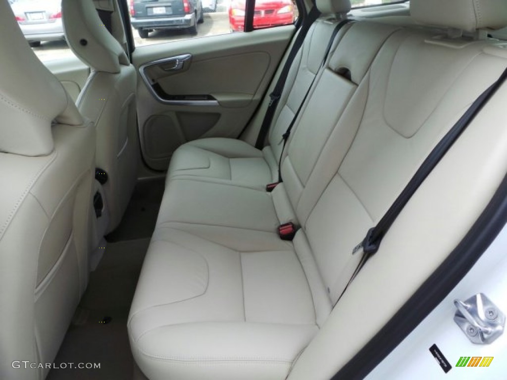 2015 Volvo V60 T5 AWD Rear Seat Photos