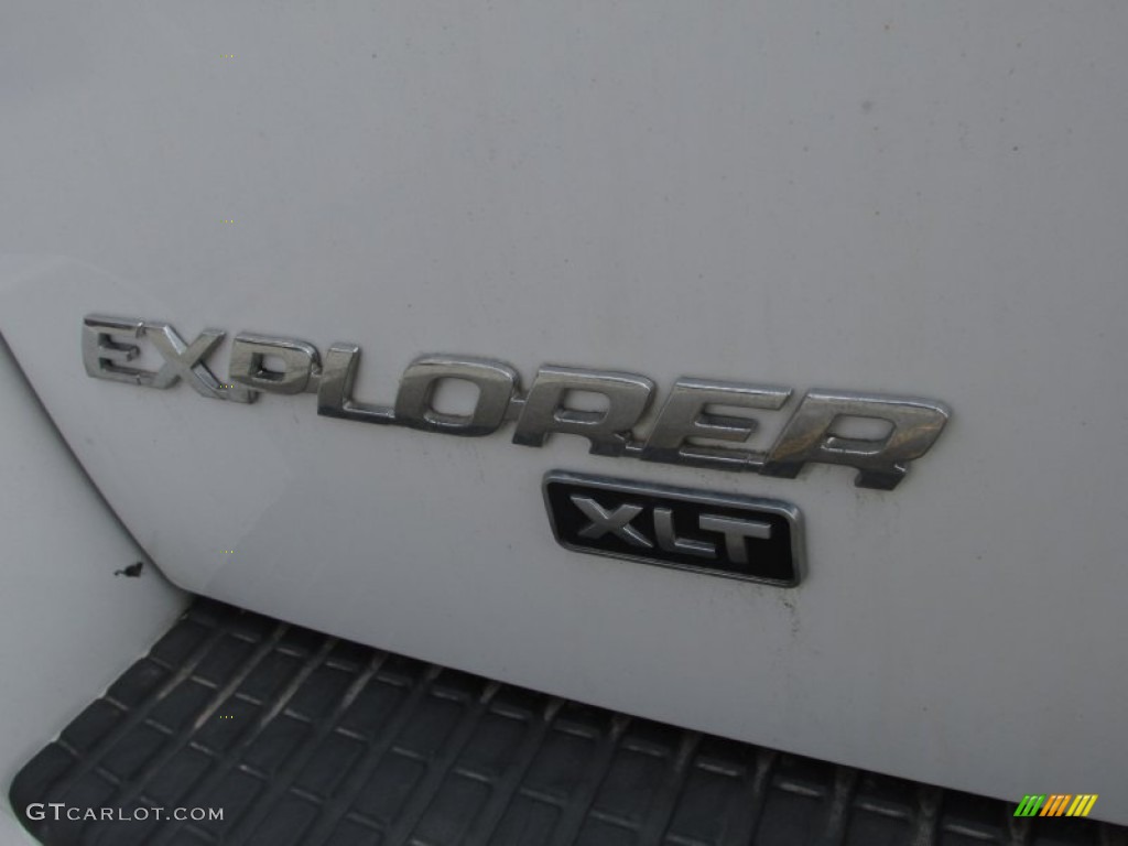 2004 Explorer XLT 4x4 - Oxford White / Midnight Grey photo #8