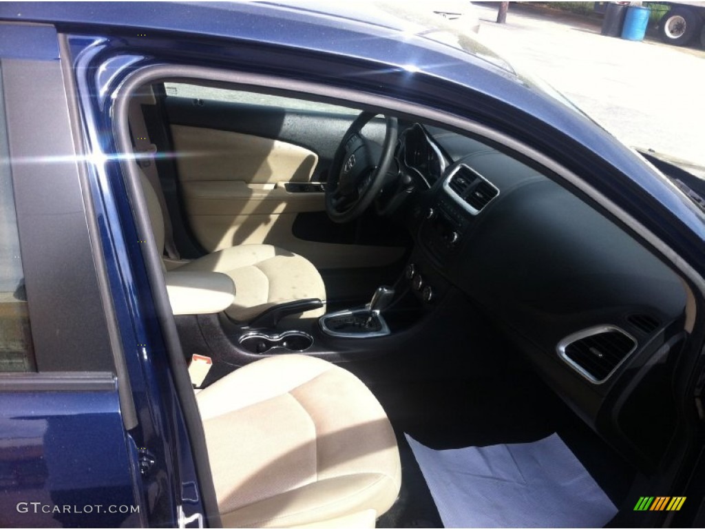 2013 Avenger SE - True Blue Pearl / Black/Light Frost Beige photo #18