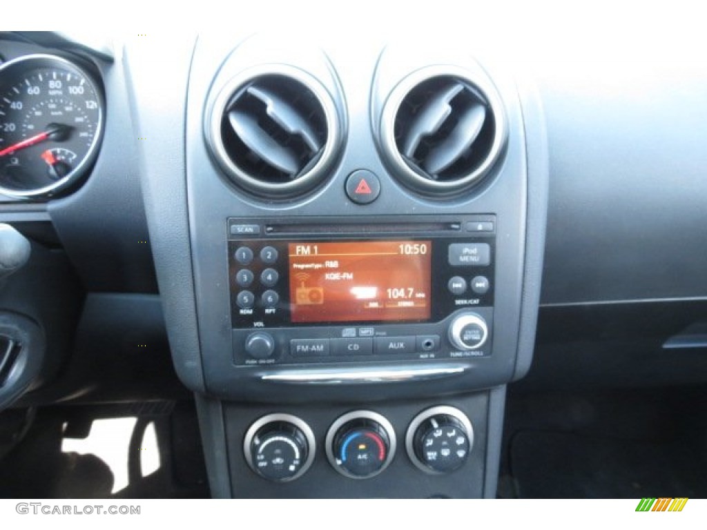 2011 Rogue SV - Pearl White / Black photo #3
