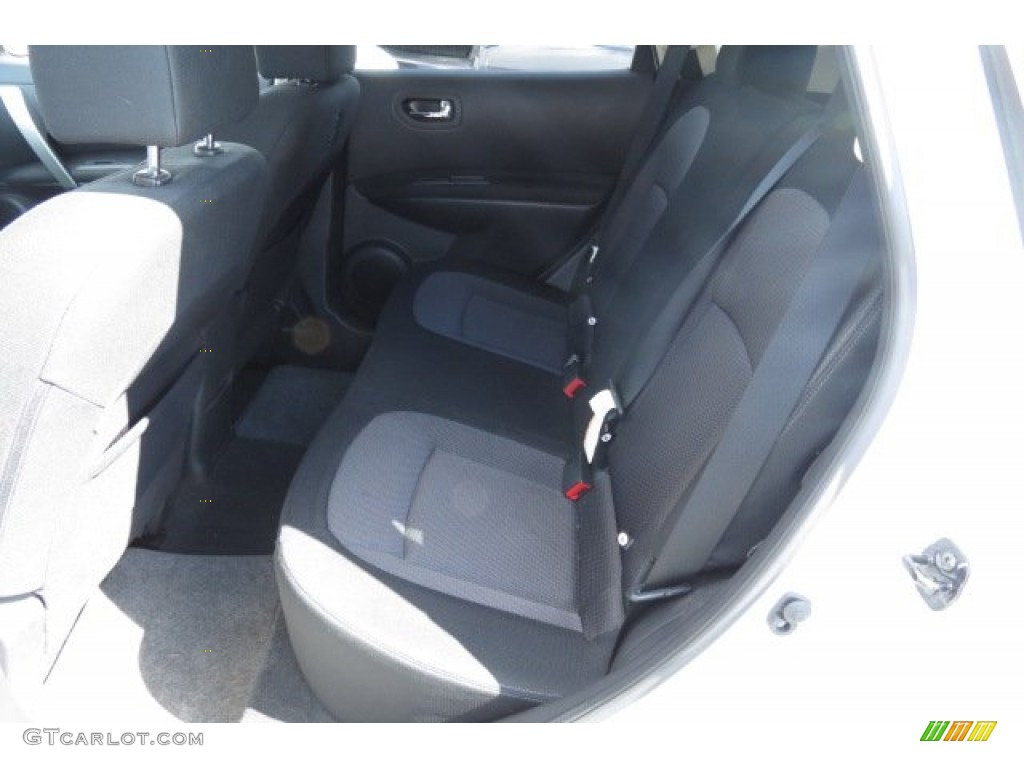 2011 Rogue SV - Pearl White / Black photo #5