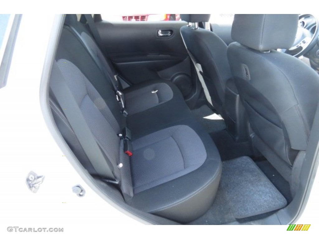 2011 Rogue SV - Pearl White / Black photo #7