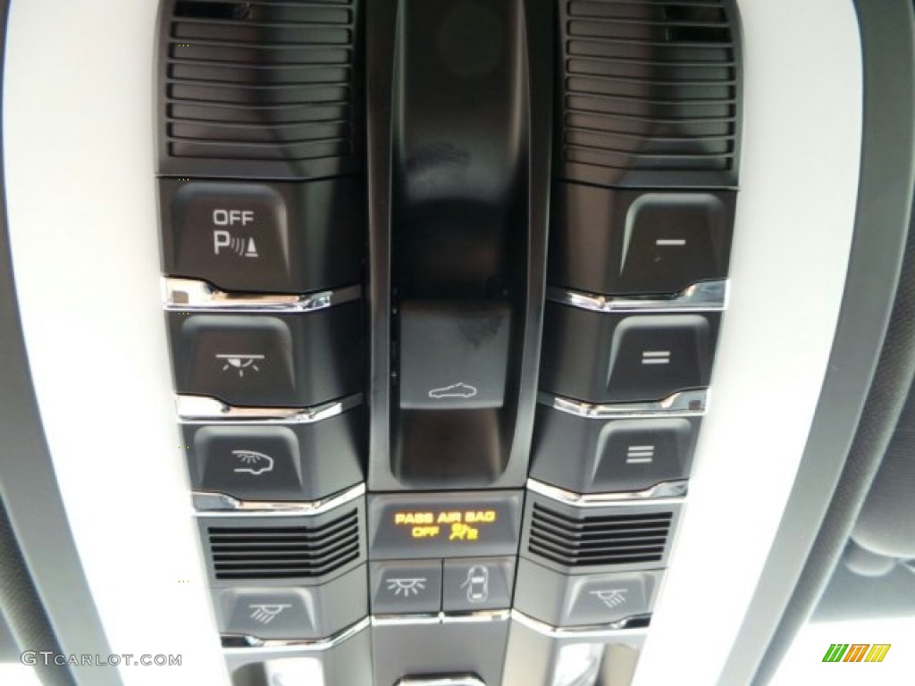 2014 Porsche Cayenne S Hybrid Controls Photo #92237642