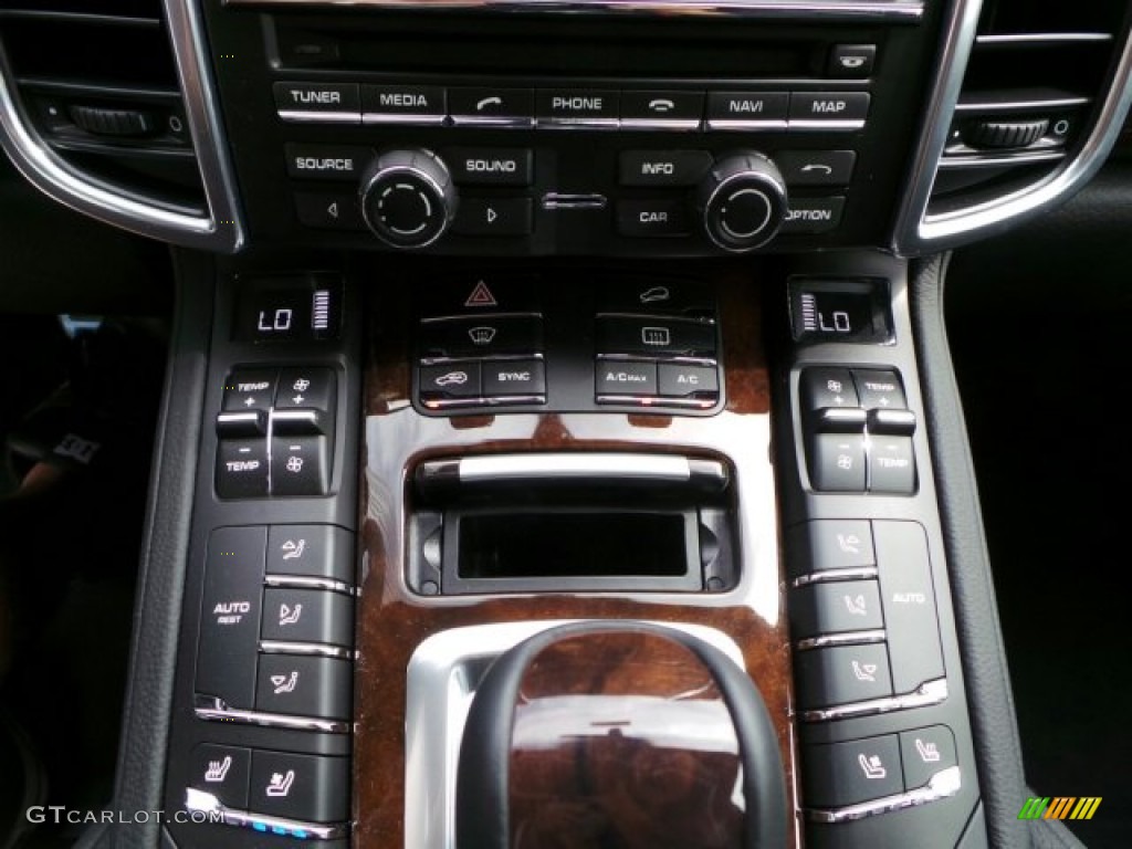 2014 Porsche Cayenne S Hybrid Controls Photo #92237654