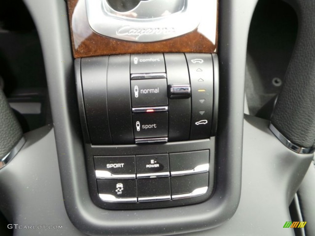 2014 Porsche Cayenne S Hybrid Controls Photo #92237657