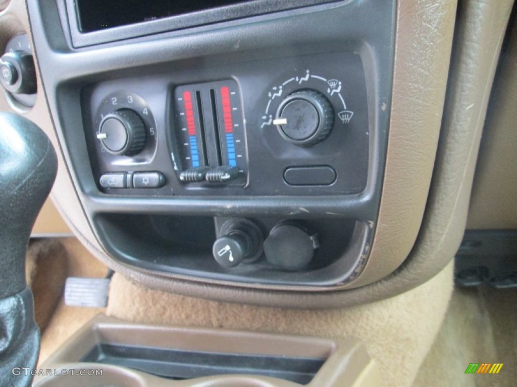 2002 TrailBlazer LTZ - Onyx Black / Medium Oak photo #16