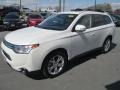 Diamond White Pearl - Outlander SE S-AWC Photo No. 1