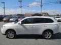 Diamond White Pearl - Outlander SE S-AWC Photo No. 2