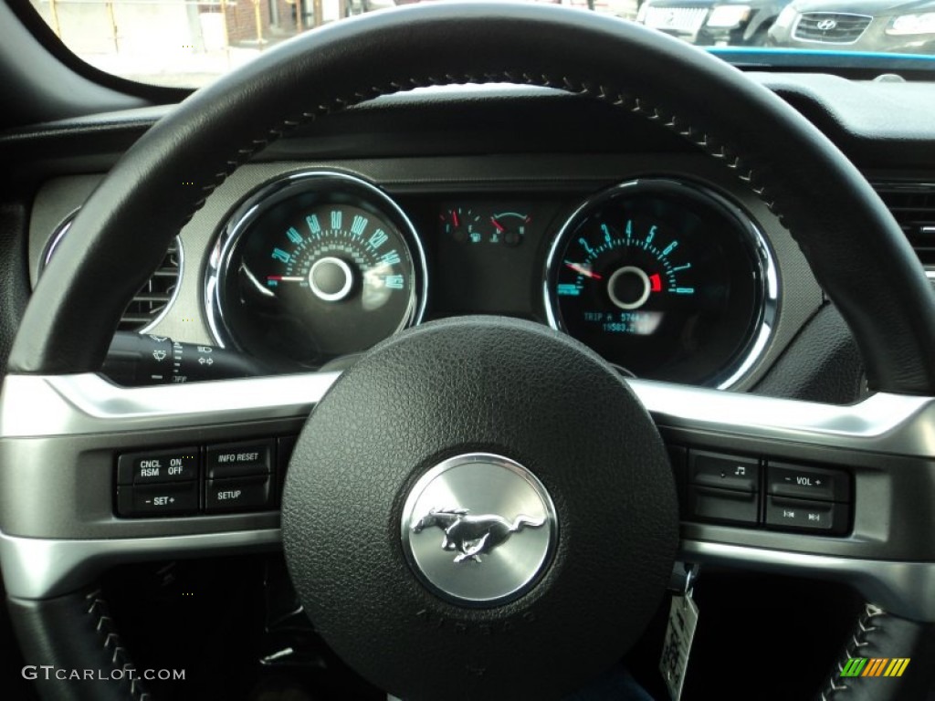 2013 Ford Mustang V6 Coupe Charcoal Black Steering Wheel Photo #92259749