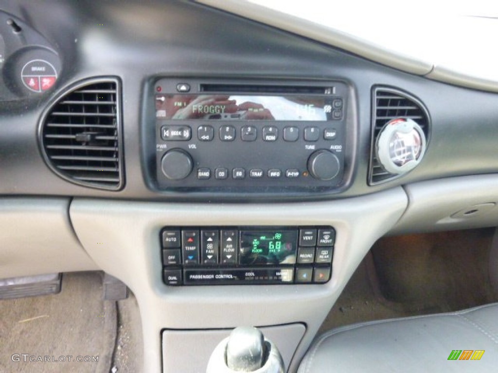 2004 Regal LS - White / Medium Gray photo #11