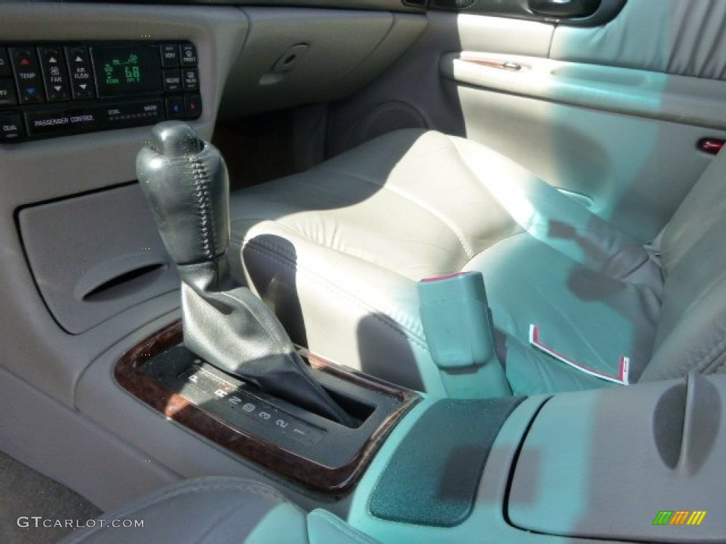 2004 Regal LS - White / Medium Gray photo #12