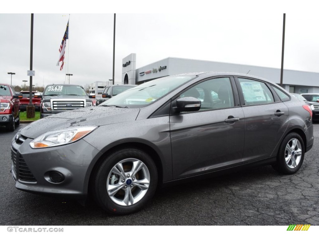 2014 Focus SE Sedan - Sterling Gray / Medium Light Stone photo #3