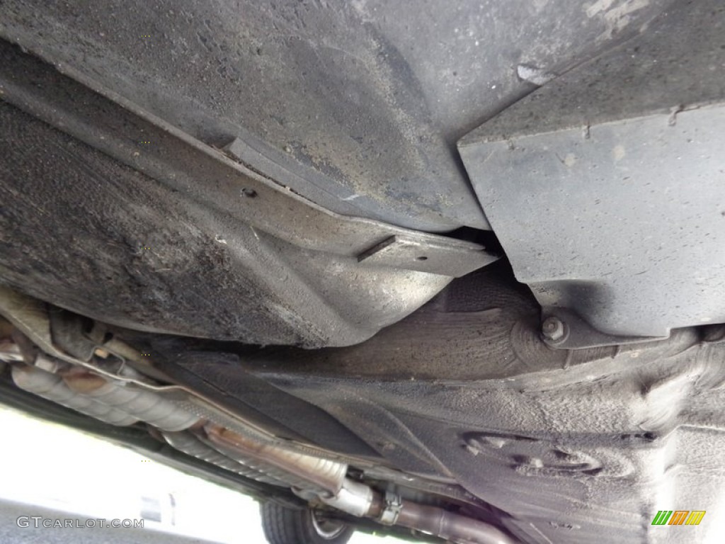 1994 BMW 3 Series 325i Convertible Undercarriage Photo #92272306