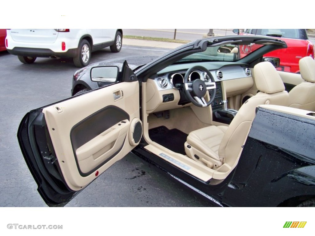 2006 Mustang GT Premium Convertible - Black / Light Parchment photo #9