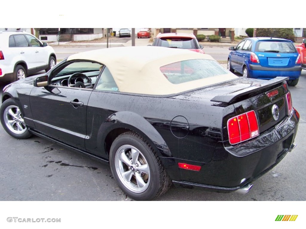 2006 Mustang GT Premium Convertible - Black / Light Parchment photo #20