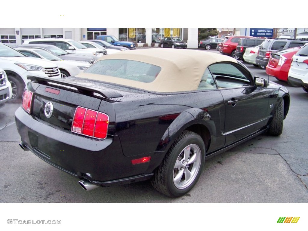 2006 Mustang GT Premium Convertible - Black / Light Parchment photo #21