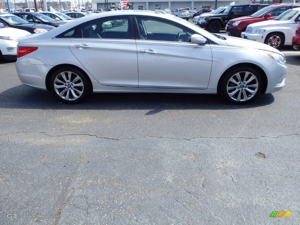 2011 Sonata SE - Radiant Silver / Gray photo #4