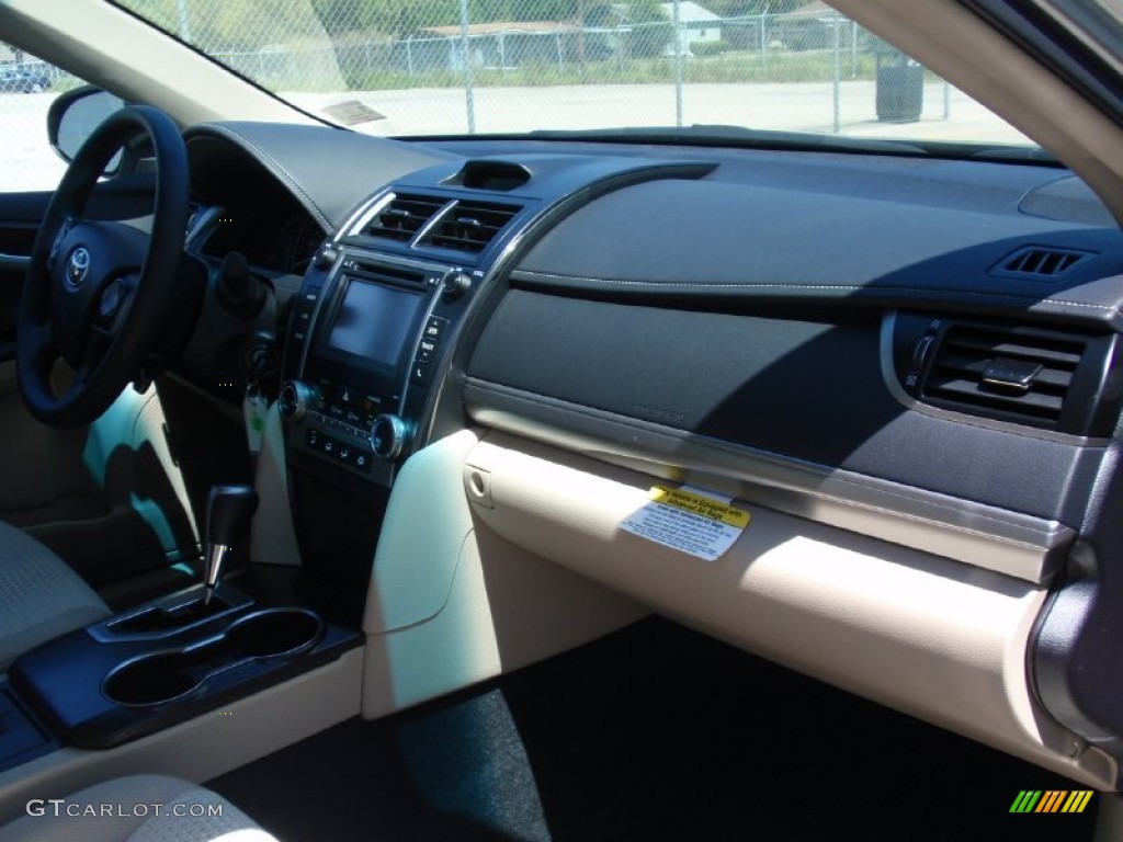 2014 Camry LE - Champagne Mica / Ivory photo #17