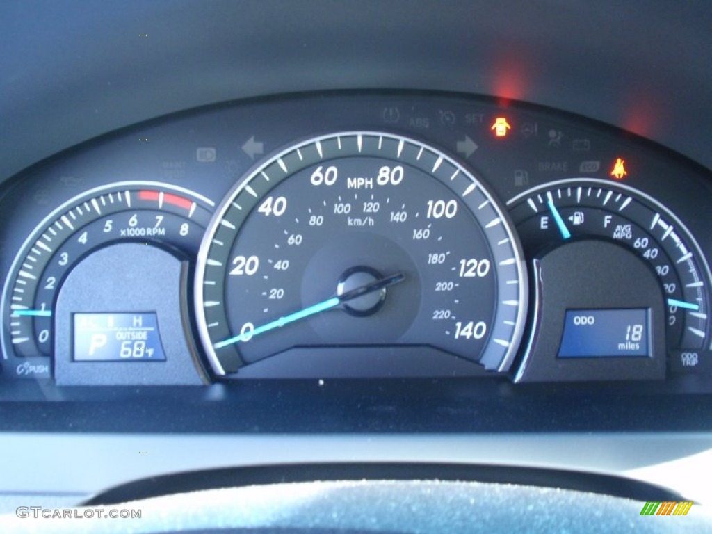 2014 Camry LE - Champagne Mica / Ivory photo #30